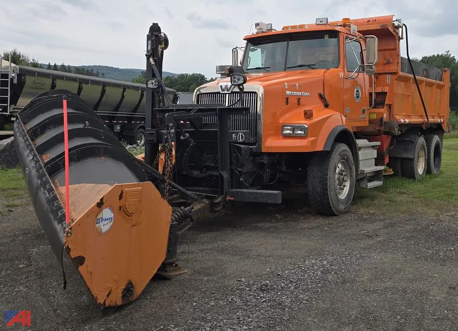 2012 Western Star 4900 SB Dump Truck with Plows