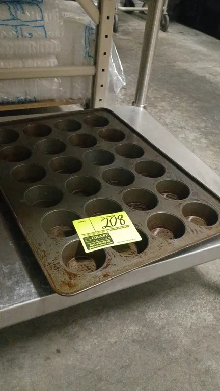 24-cup muffin and cupcake baking pan. Features commercial metal construction with a 4 x 6 cup configuration.