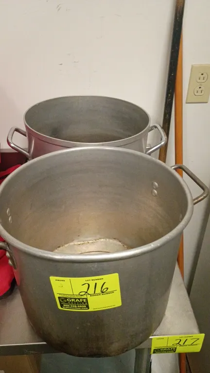 Aluminum stock pots. Features dual riveted side handles and heavy-duty aluminum construction.
