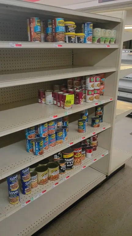Assorted canned beans and baked beans. Includes varieties from Bush's, Ranch Style, Goya, Van Camp's, Food Club, and other brands. Contents of 4'L she