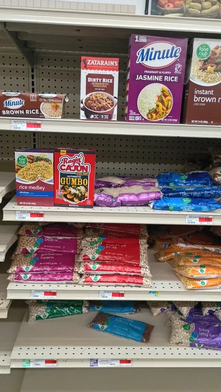 Contents of 4' section. Includes assorted bagged and boxed rice, dry beans, split peas, and dinner mixes with brands such as Food Club, Minute Rice, S
