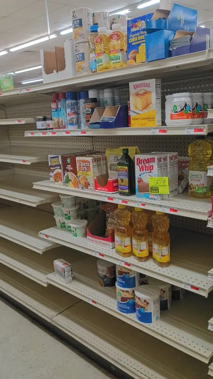 Assorted grocery and baking merchandise. Includes lard, cooking sprays, dry yeast, cooking oils, vegetable shortening, cornbread mixes, and coating mi