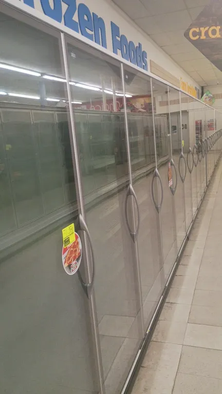 2017 Zero Zone 5RVLC30 frozen food glass doors. Features electric defrost, LED interior lighting, and adjustable shelving. Electrical: 115V / 208V, 1-