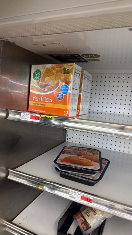 Assorted frozen meat, seafood, and prepared food products. Includes sausage rolls, fish fillets, chicken portions, kimbap rolls, and lobster cakes fro