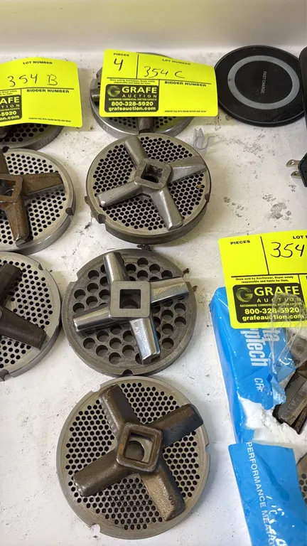 4" meat grinder plates and blades. Includes assorted perforation size grinding plates and 4-wing cutting knives. 4"Dia.