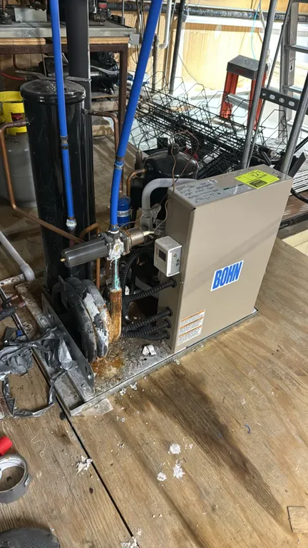 Bohn ZWN055L6C condensing unit. Features a Copeland Scroll compressor, control box, and receiver tank. S/N: T17A07491. Electrical: 208-230V, 60 Hz, 3-