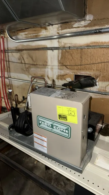 Zero Zone refrigeration condensing unit. Features Copeland RST45C1E-CAV-211 compressor, electrical control enclosure, and Danfoss pressure control. S/