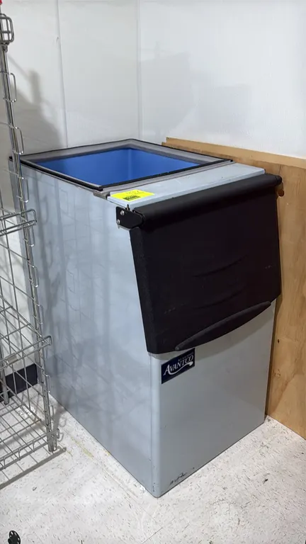 Avantco stainless steel ice storage bin cabinet. Features black front access door and blue polyethylene interior liner. Top opening designed for ice m