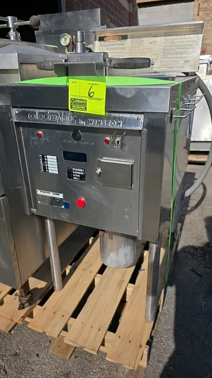 1989 Winston Collectramatic PF46 P02SJ pressure fryer. Features stainless steel construction, hinged pressure lid, and internal fry basket. S/N: 32188