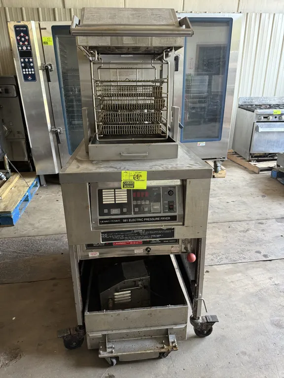 Henny Penny 581 electric pressure fryer. Stainless steel construction. S/N: JG0037TT. Electrical: 480V, 60 Hz, 3-Phase, 20.4A.