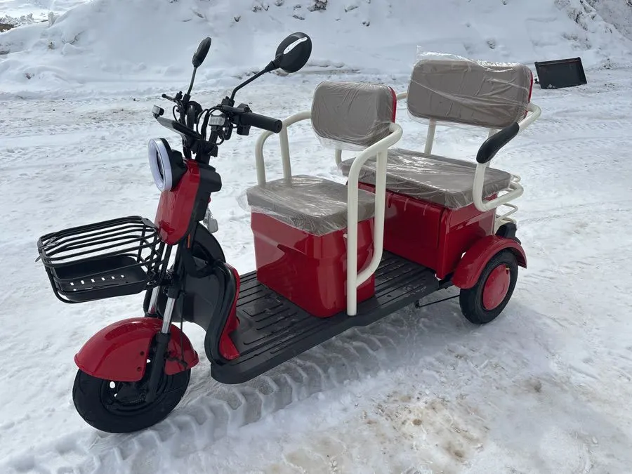 Unassembled NEW SDLanch 3-wheel mini golf cart, RED. Electric drive, reverse, see video, see lot details. File pics.