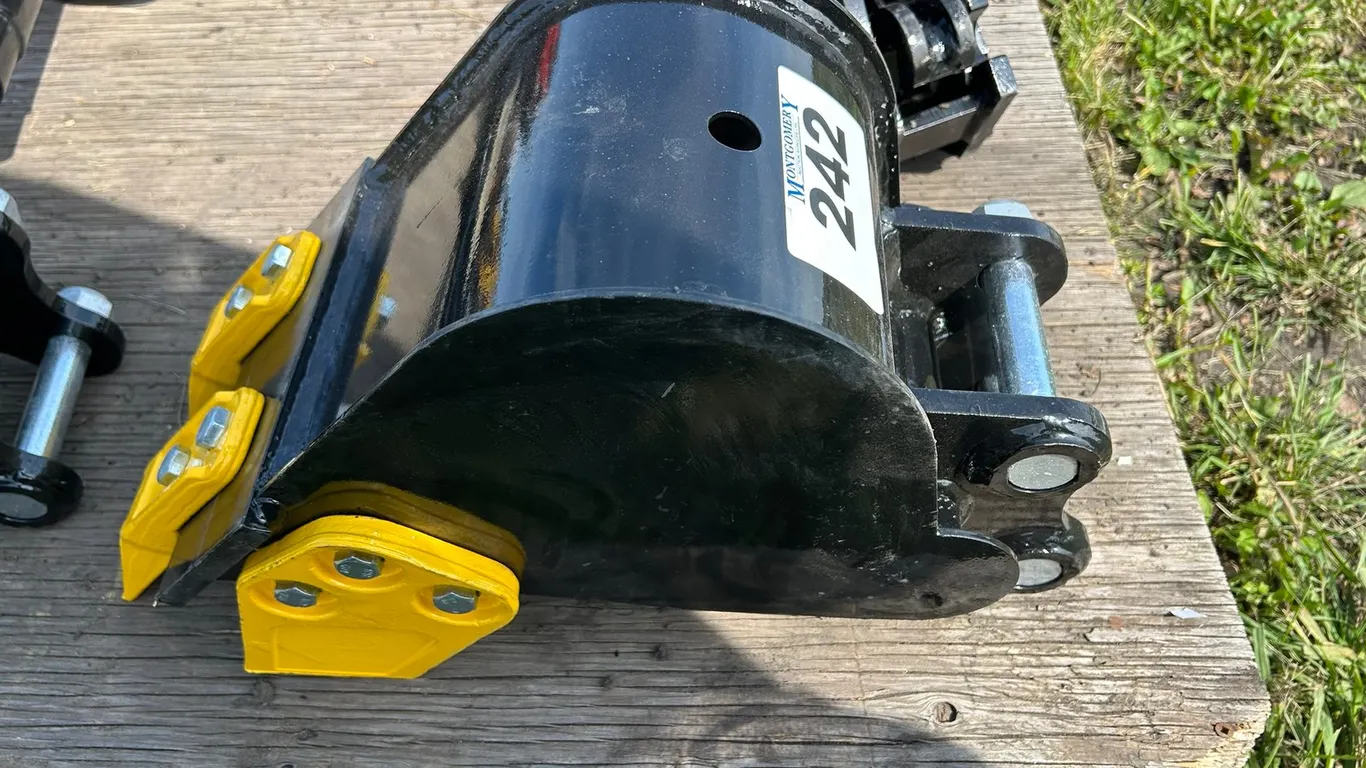 2026 20CM Toothed Bucket