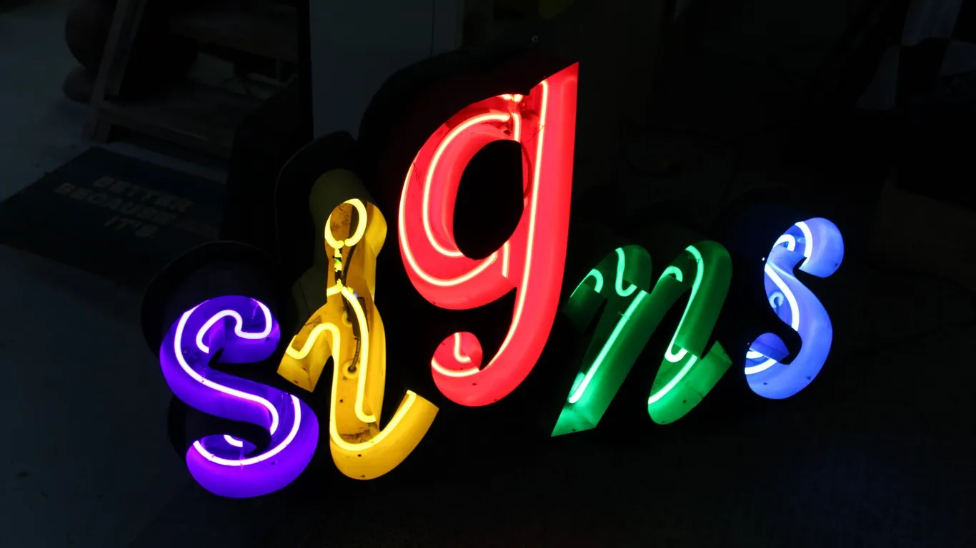 CUSTOM NEON SIGN
