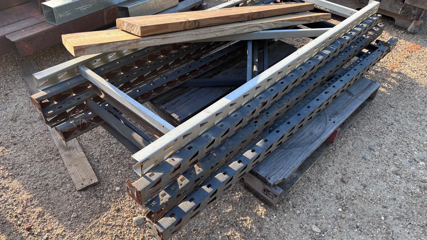 SHELVING ENDS/MOUNTS