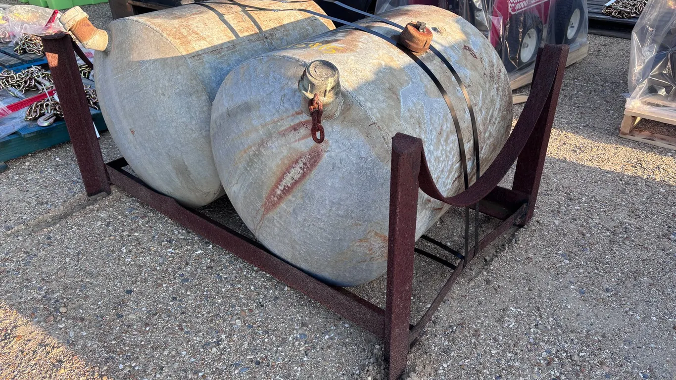 (2) GALVANIZED TANK WITH RACK
