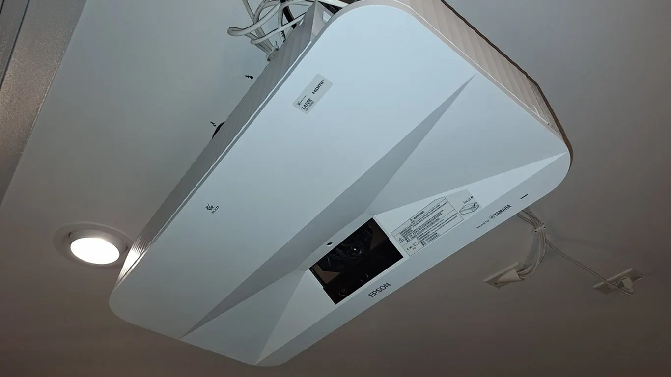 Epson EH-LS800W Short Throw Projector, Projection Screen
