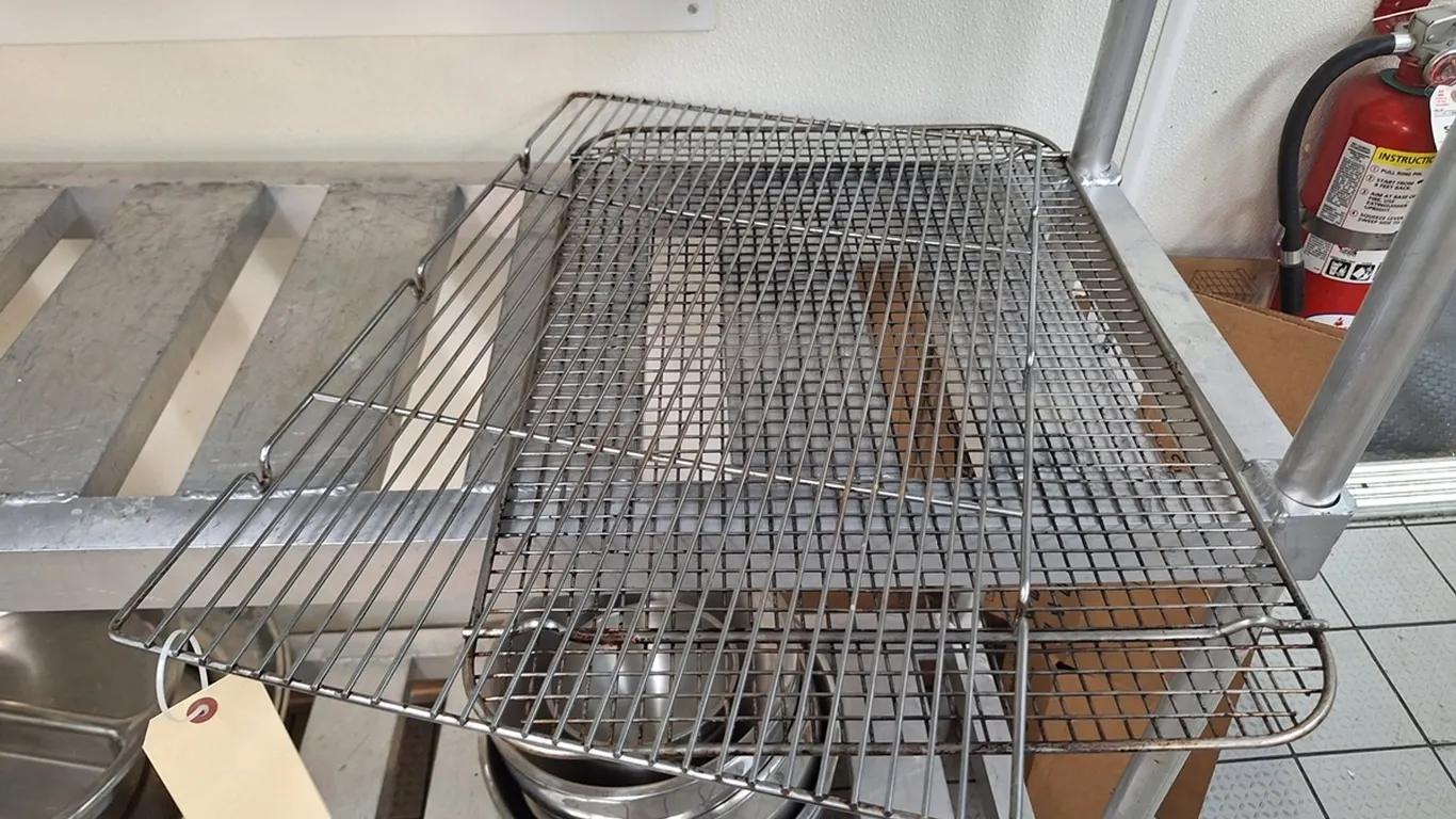 2 Cooling Racks