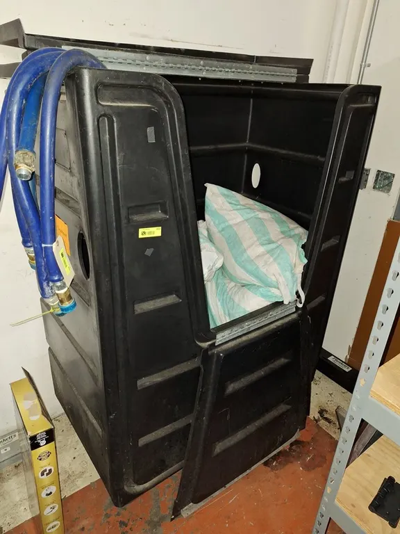 Poly Laundry Cart with Lid, 48"x27"x67"