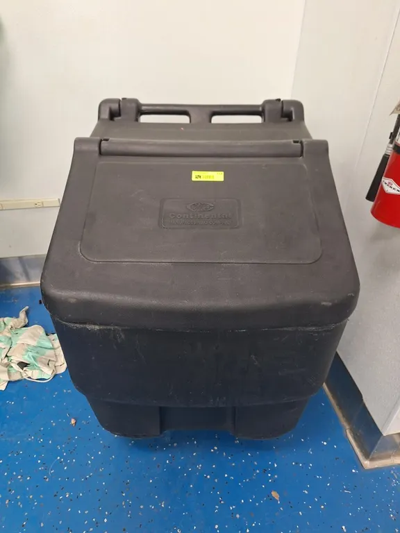 Continental Cart with Lid