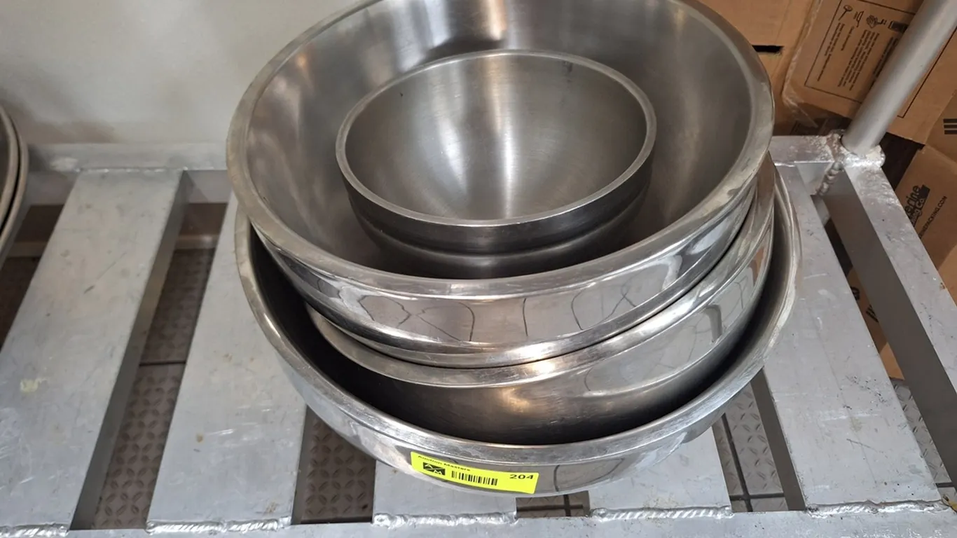 4 Assorted Mixing/Serving Bowls