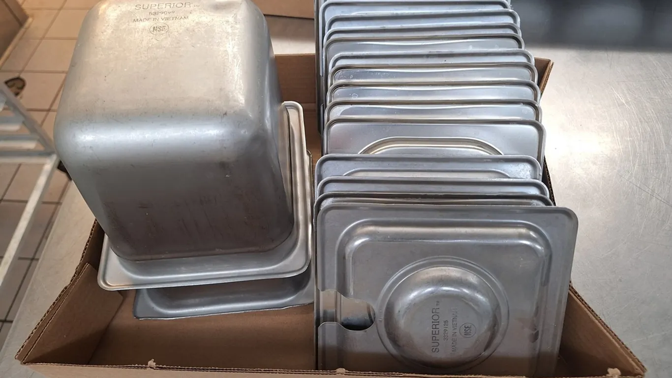 2 SS 1/6 Pans, 15 Lids