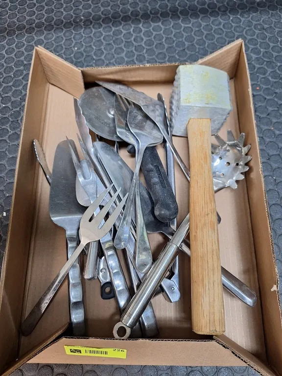 Assorted Kitchen Utensils