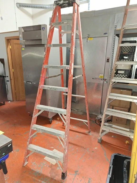 Werner 8' Fiberglass Step Ladder