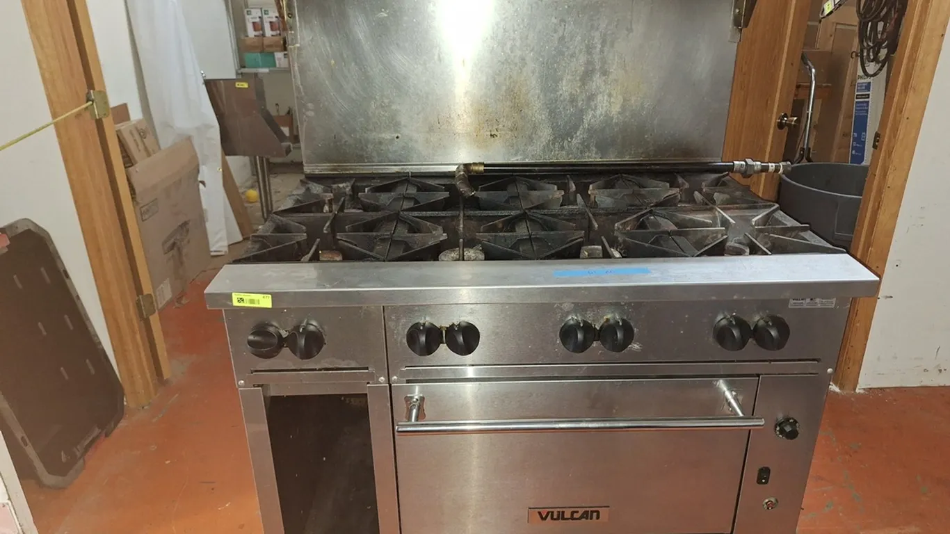 Vulcan Gas Oven/8 Burner on Wheels, 48" Wide