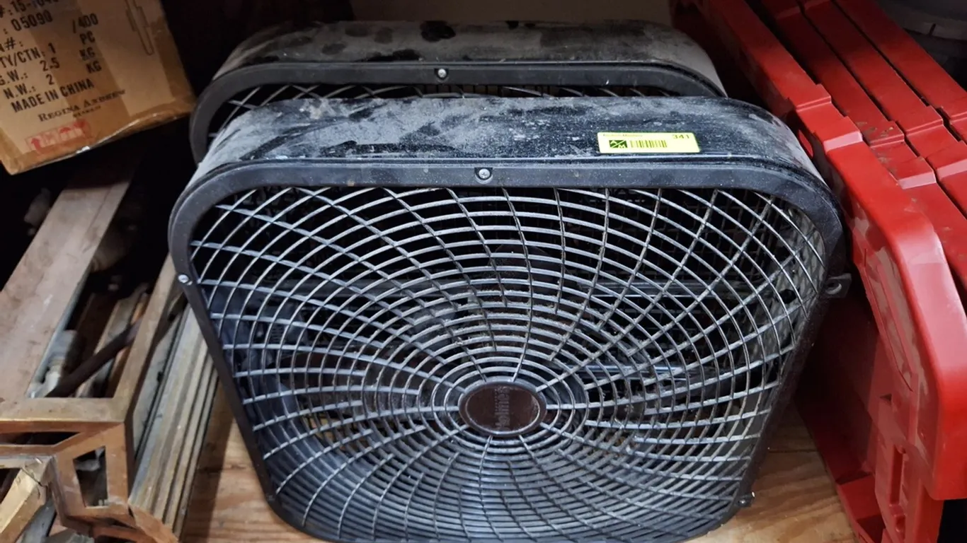 2 Box Fans