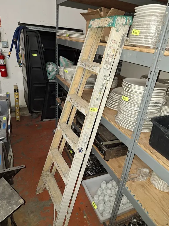 Aluminum 6' Step Ladder