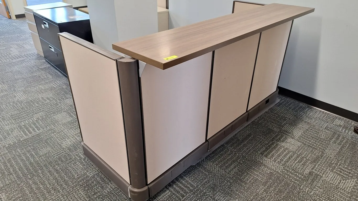 Reception Desk, 78"x36"x41"