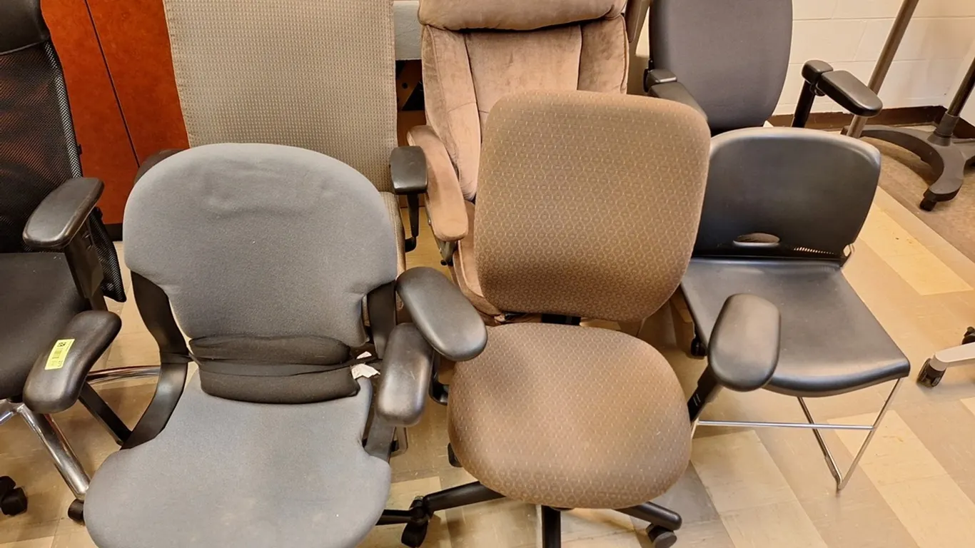 6 Rolling Office Chairs