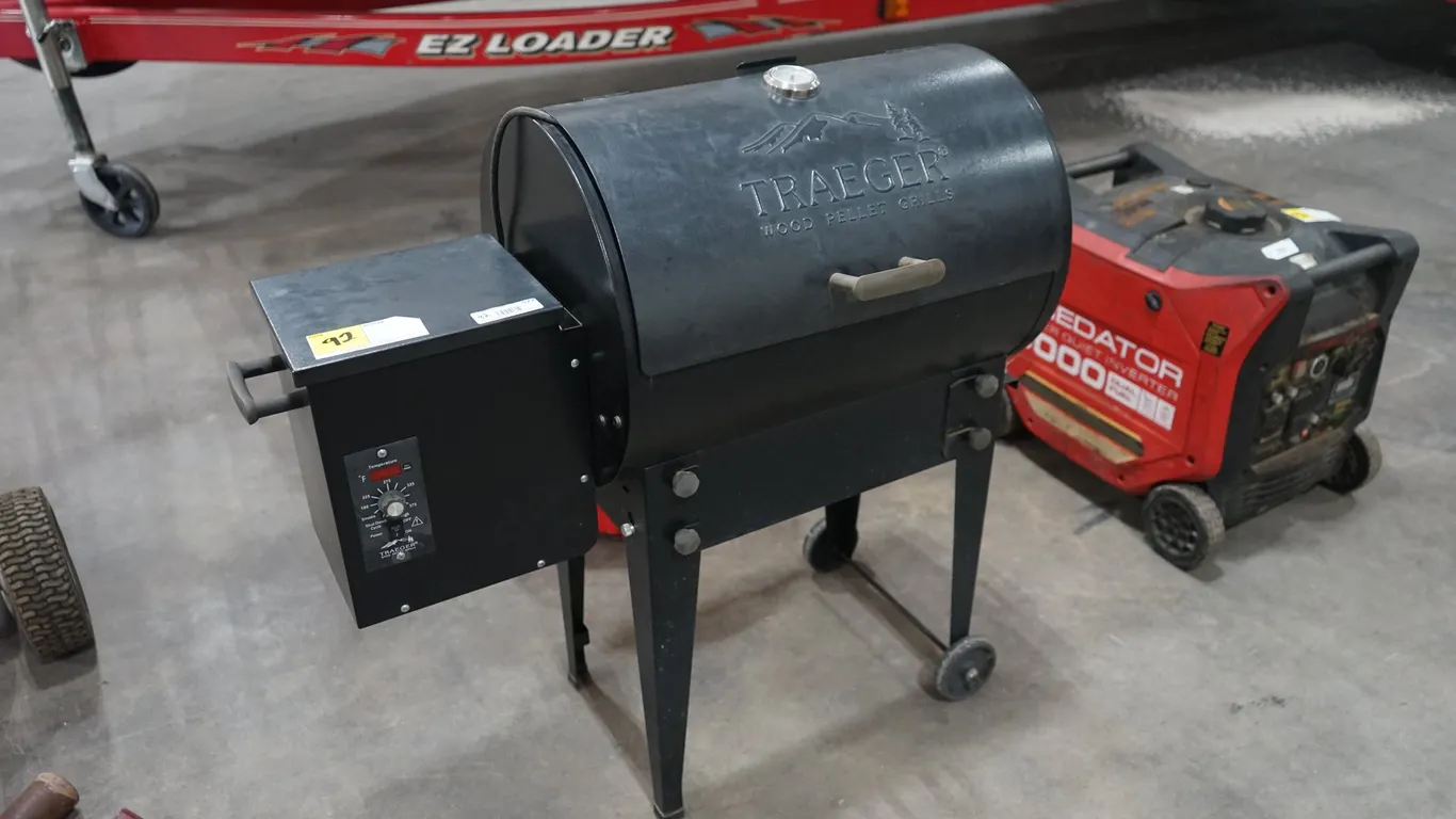 Mini Traeger Wood Pellet Smoker
