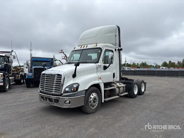 2016 Freightliner Cascadia 125 6x4 T/A Day Cab Truck Tractor