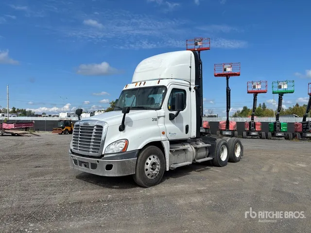 2014 Freightliner Cascadia 125 6x4 T/A Day Cab Truck Tractor