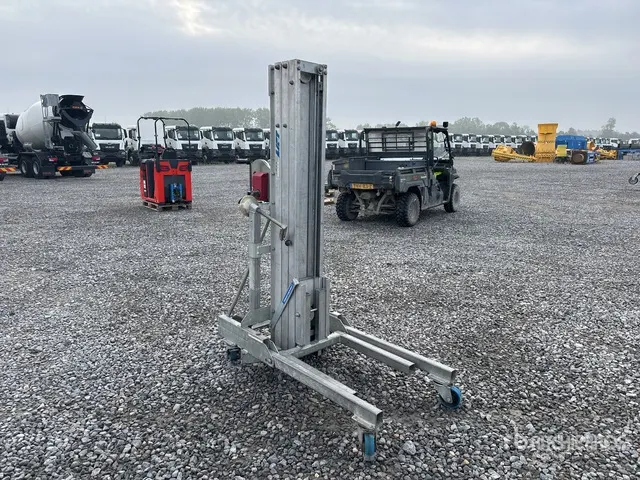 2013 Bocker LMX500 Material Hoist