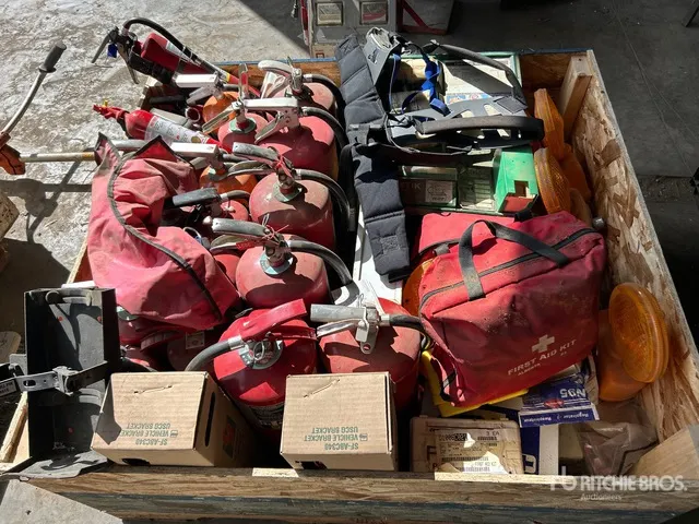 Quantity of Amber Warning Light & Fire Extinguisher