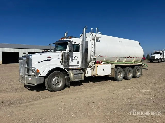 2009 Peterbilt 367 21680 L 8x6 Water Truck
