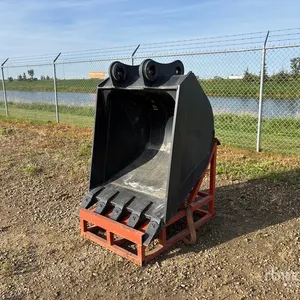 Hitachi Excavator Bucket - Fits 120 Excavator