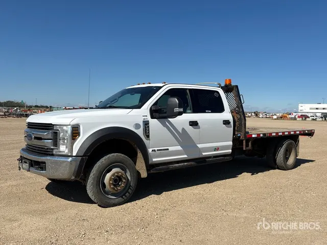 2019 Ford F-550 XLT 4x4 Crew Cab Flatbed Truck