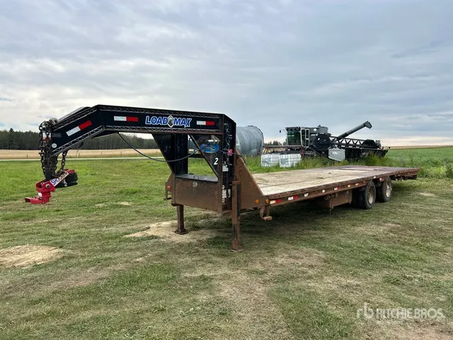 2016 Load Trail 30 ft T/A Gooseneck Tilt Deck Trailer