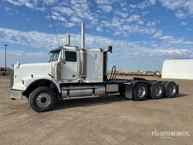 2007 Freightliner FLD120 8x6 Tri/A Sleeper Truck Tractor