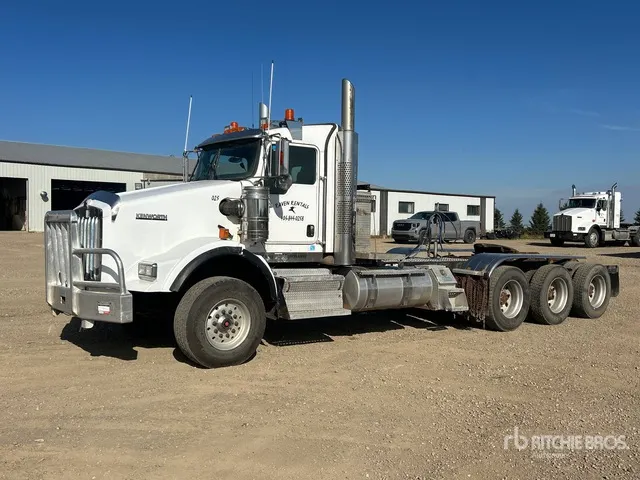 2012 Kenworth T800 8x6 Tri/A Day Cab Truck Tractor