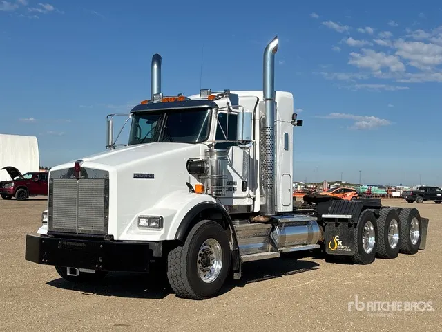 2020 Kenworh T800 8x6 Heavy Haul Tri/A Sleeper Truck Tractor