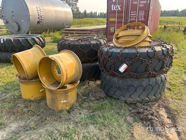 Quantity of (4) 20.5R25 Wheel Loader Tires