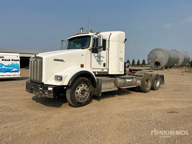2009 Kenworth T800 6x4 T/A Sleeper Truck Tractor
