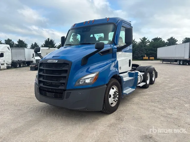 2021 Freightliner Cascadia 116 6x4 T/A Day Cab Truck Tractor