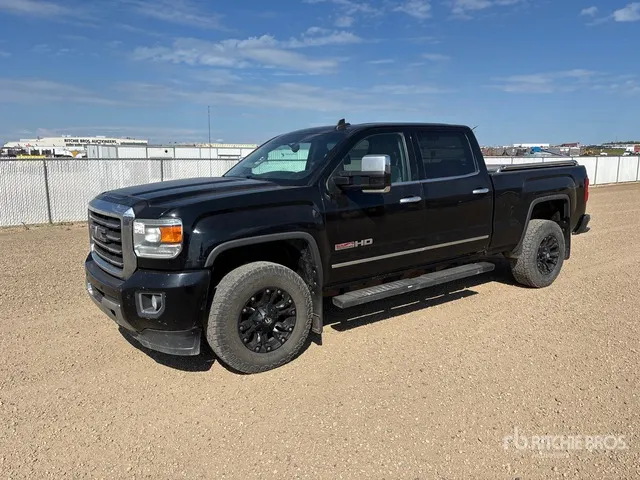 2017 GMC Sierra 2500HD 4x4 Crew Cab Pickup