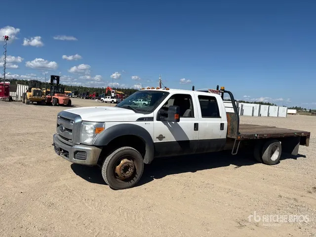 2015 Ford F-550 XLT 4x4 Crew Cab Flatbed Truck