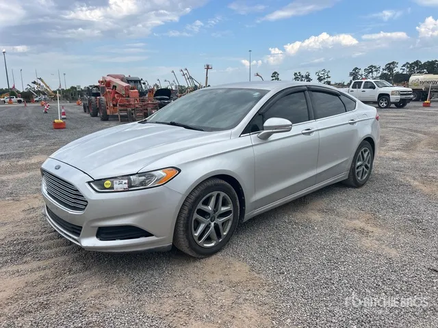 2013 Ford Fusion SE Automobile
